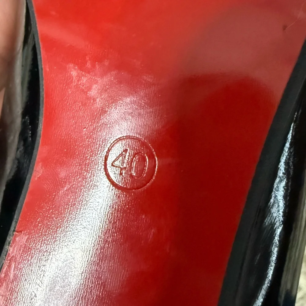 Black Patent Leather Women's Pumps with Red Bottoms